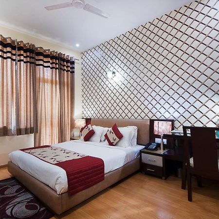 Imperial Apartments Huda City Гургаон Экстерьер фото