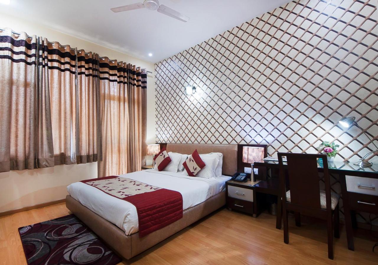 Imperial Apartments Huda City Гургаон Экстерьер фото