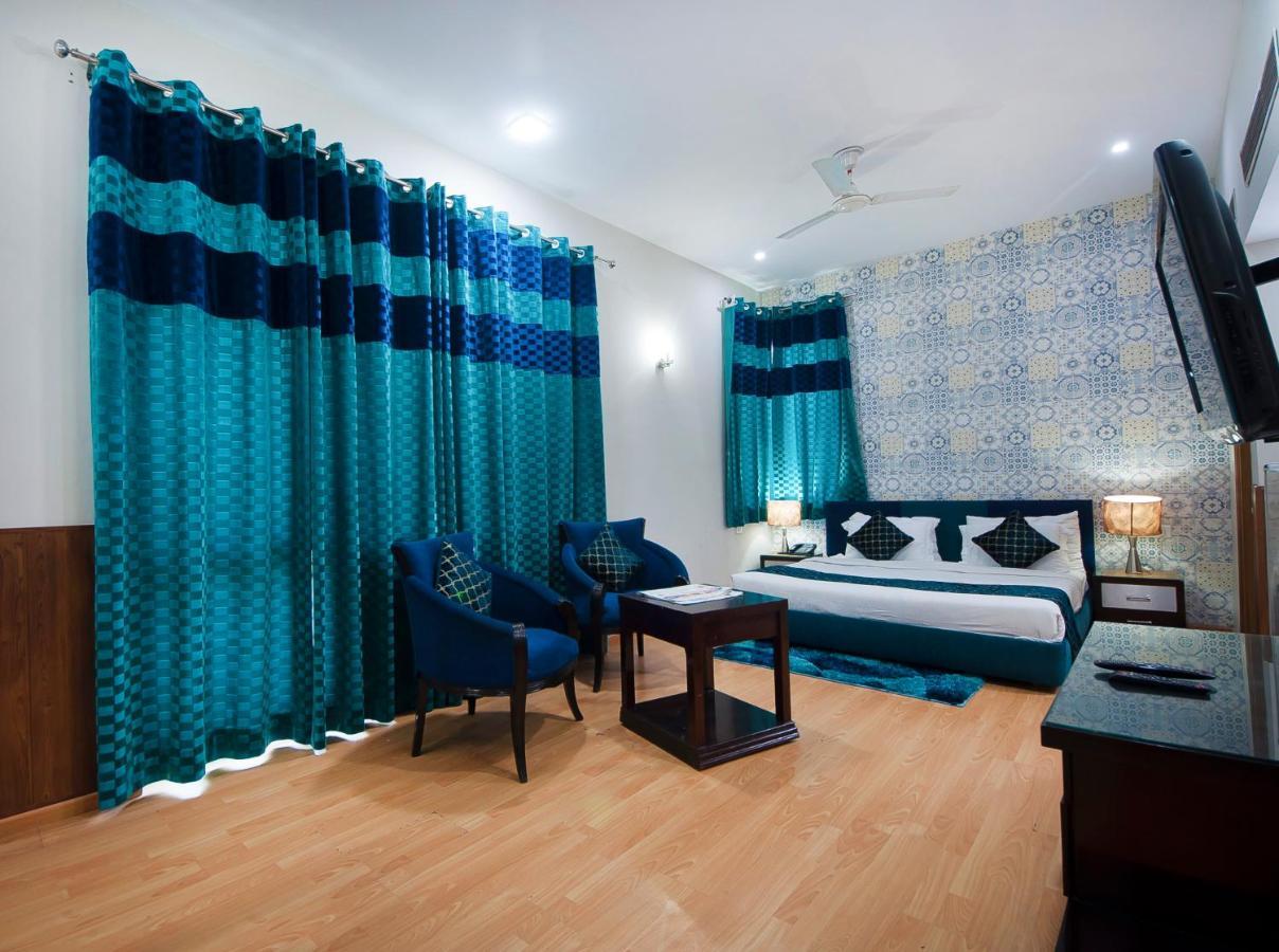 Imperial Apartments Huda City Гургаон Экстерьер фото